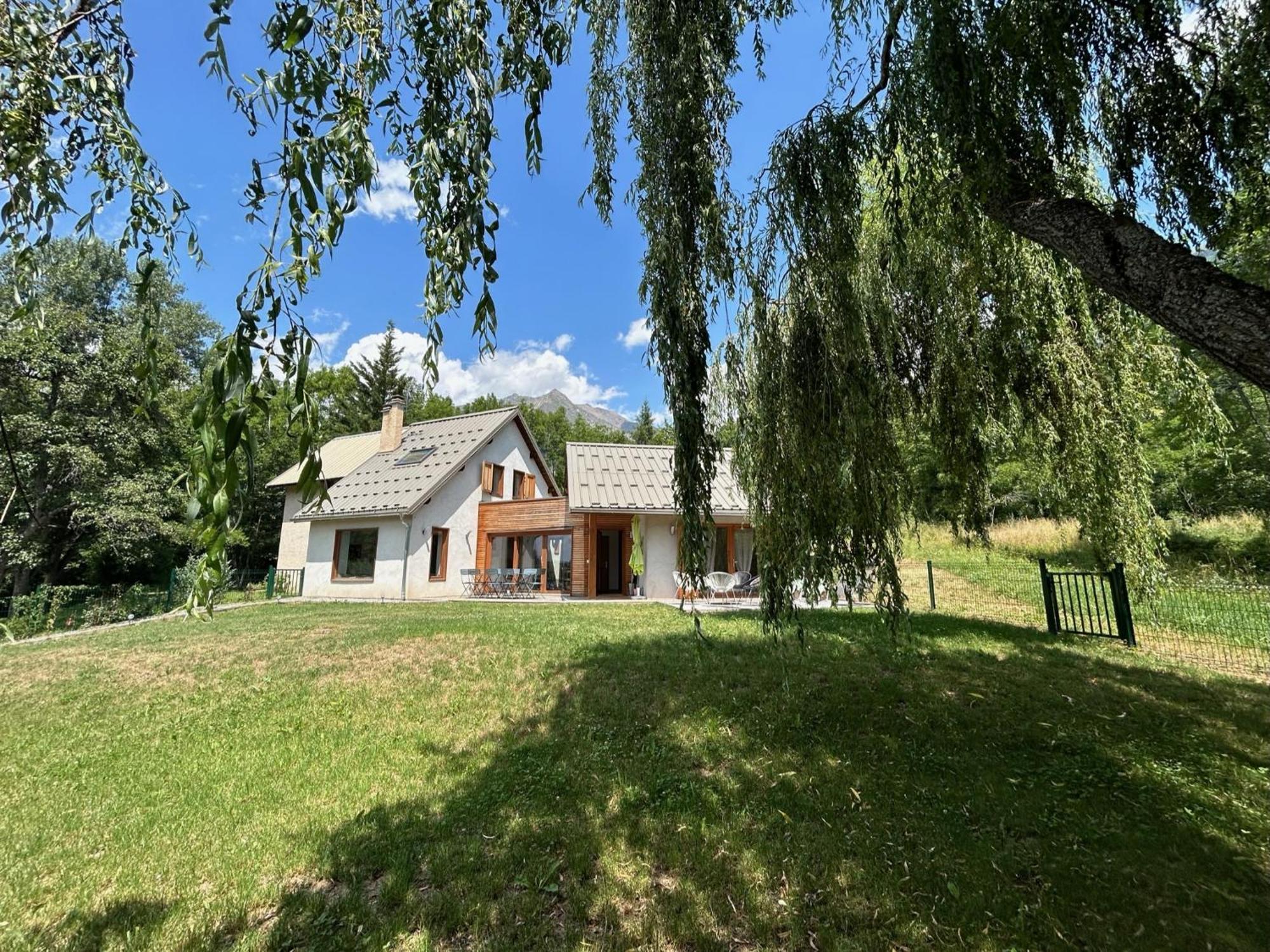Maison Refaite A Neuf En Pleine Nature Puy-Saint-Eusebe Exterior photo